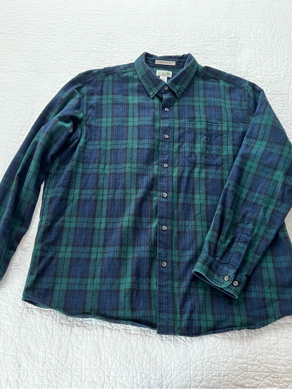 L.L. Bean Vintage Men’s Green & Navy Plaid Cotton Flannel Shirt Cabincore Rugged